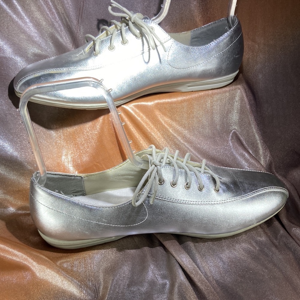 VINTAGE 90’s bowling style silver lace up flats size 11 box 6‎ fits like 11. - Picture 2 of 6